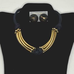 NECKLACE & BUTTON EARRINGS***